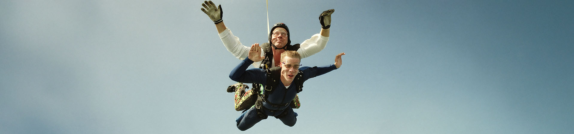 men skydiving